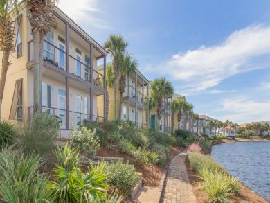 Charming Vacation Rental on Destin 240 yards to Beaches